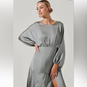 ASTR The Label MARIN DOLMAN SLEEVE MIDI DRESS size LARGE NWOT in color sage